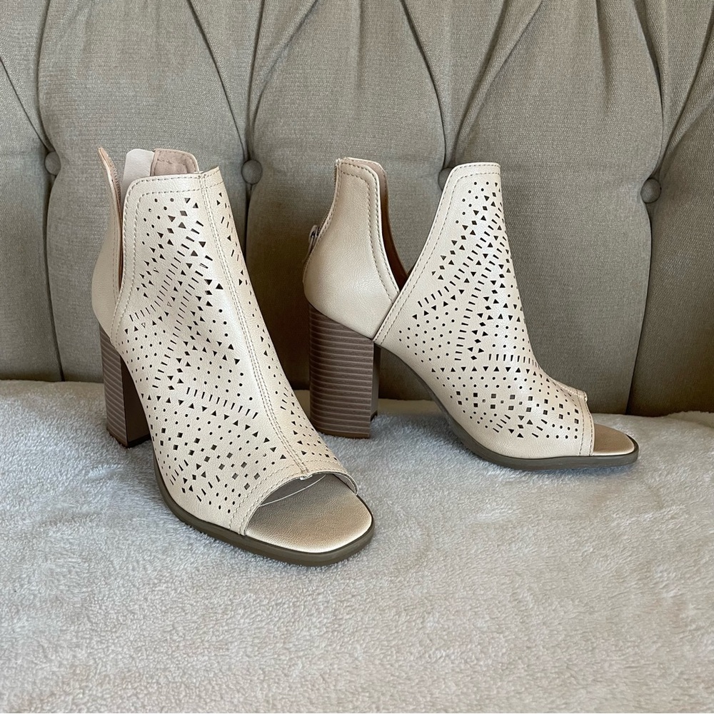 Sugar heels - size 8M